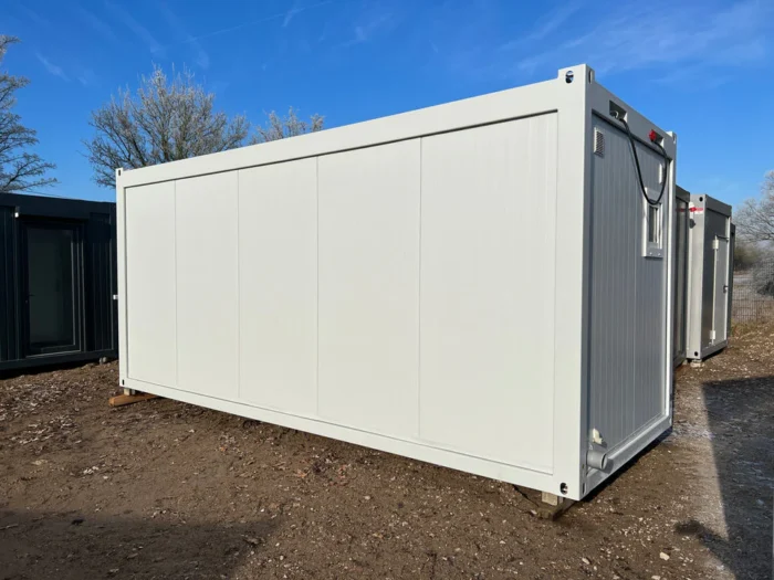 Modulo Sanitario 6×2,44 m con 5 WC - immagine 1