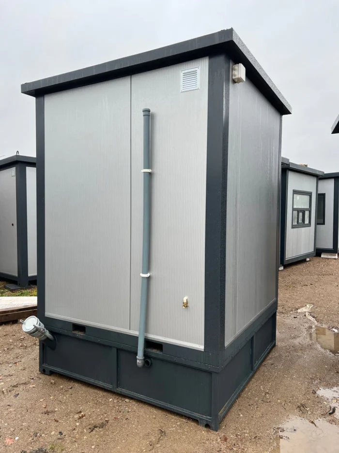 Contenitore Sanitario 2×2 m con Doccia e Serbatoio - immagine 2