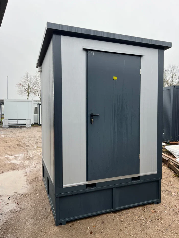 Contenitore Sanitario 2×2 m con Doccia e Serbatoio - immagine 1