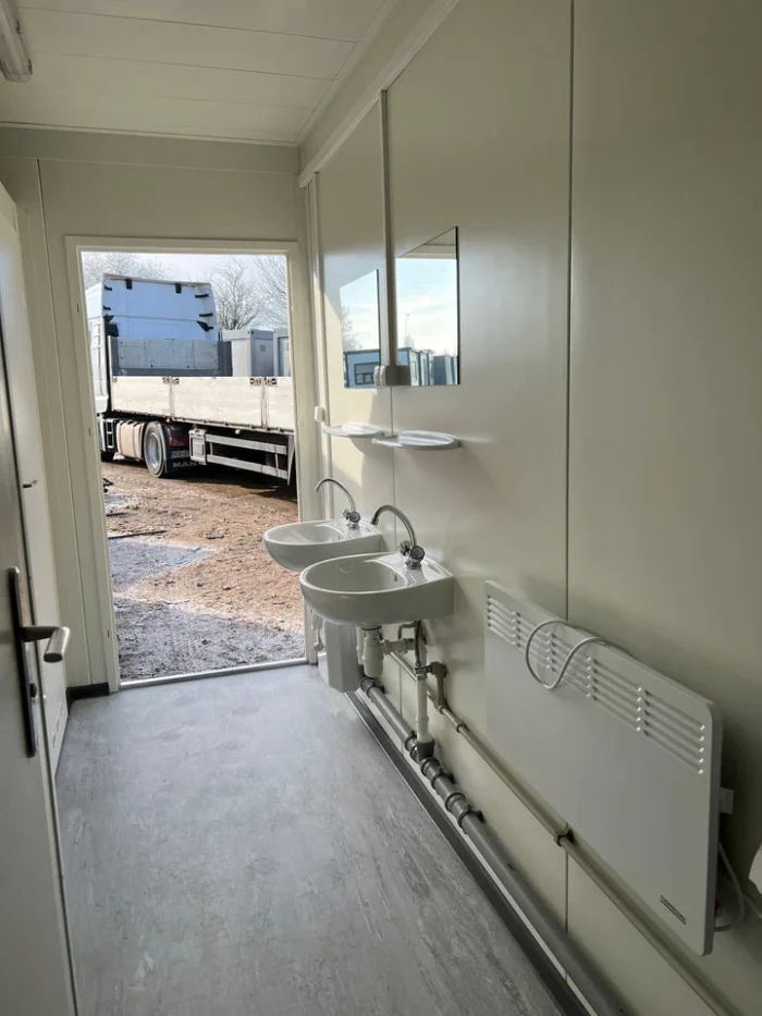 Modulo Sanitario 6×2,44 m con 5 WC - immagine 3